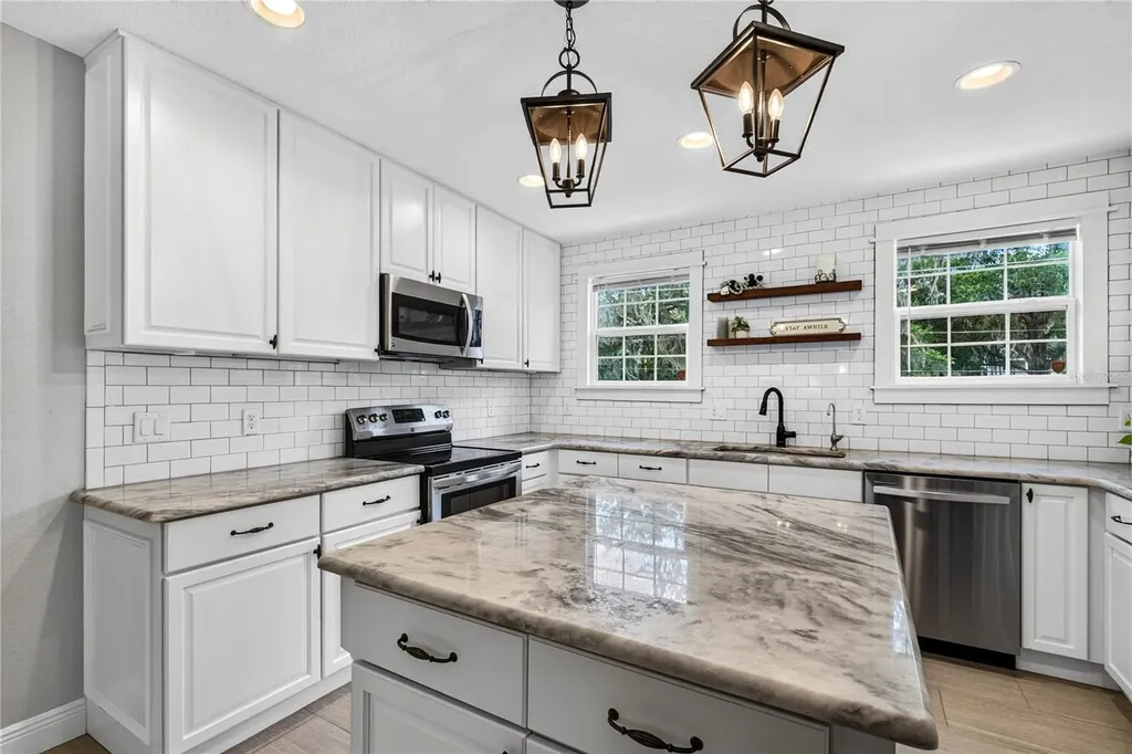 102 N Clayton Street Mount Dora FL 32757