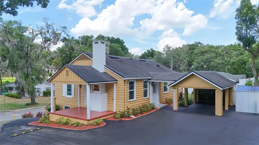 102 N Clayton Street Mount Dora FL 32757