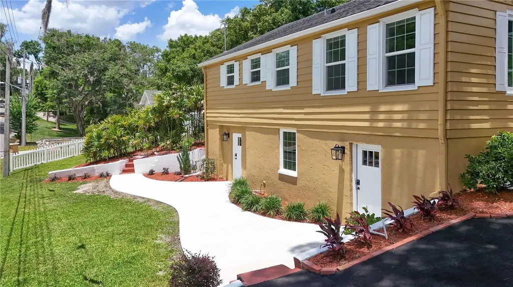 102 N Clayton Street Mount Dora FL 32757