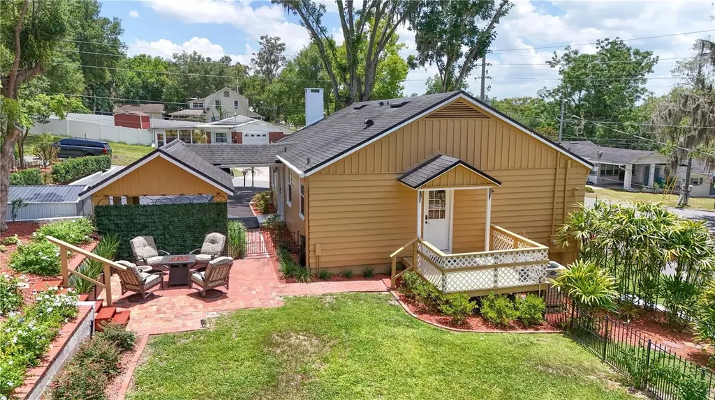 102 N Clayton Street Mount Dora FL 32757