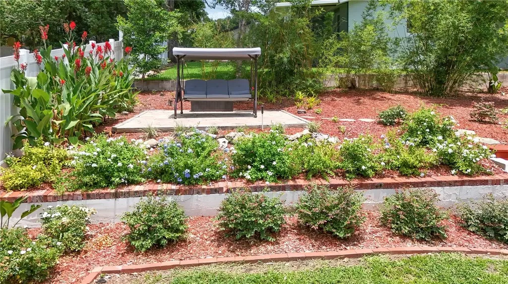 102 N Clayton Street Mount Dora FL 32757