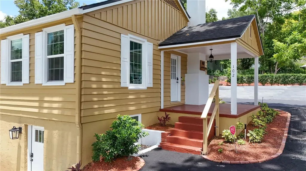 102 N Clayton Street Mount Dora FL 32757