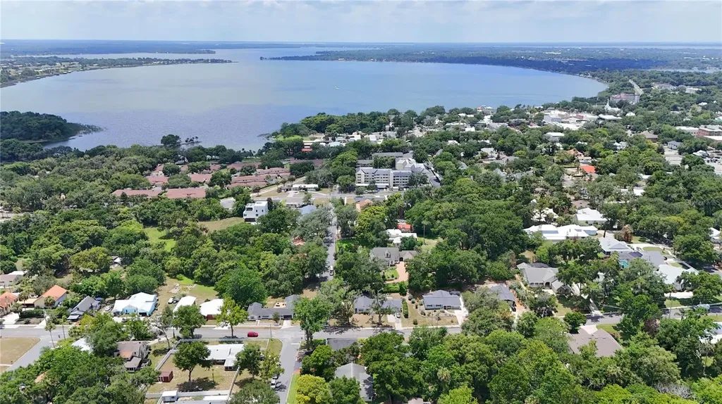 102 N Clayton Street Mount Dora FL 32757