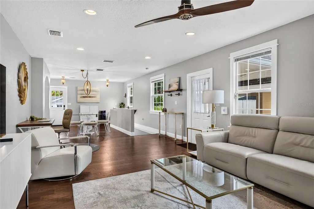 102 N Clayton Street Mount Dora FL 32757
