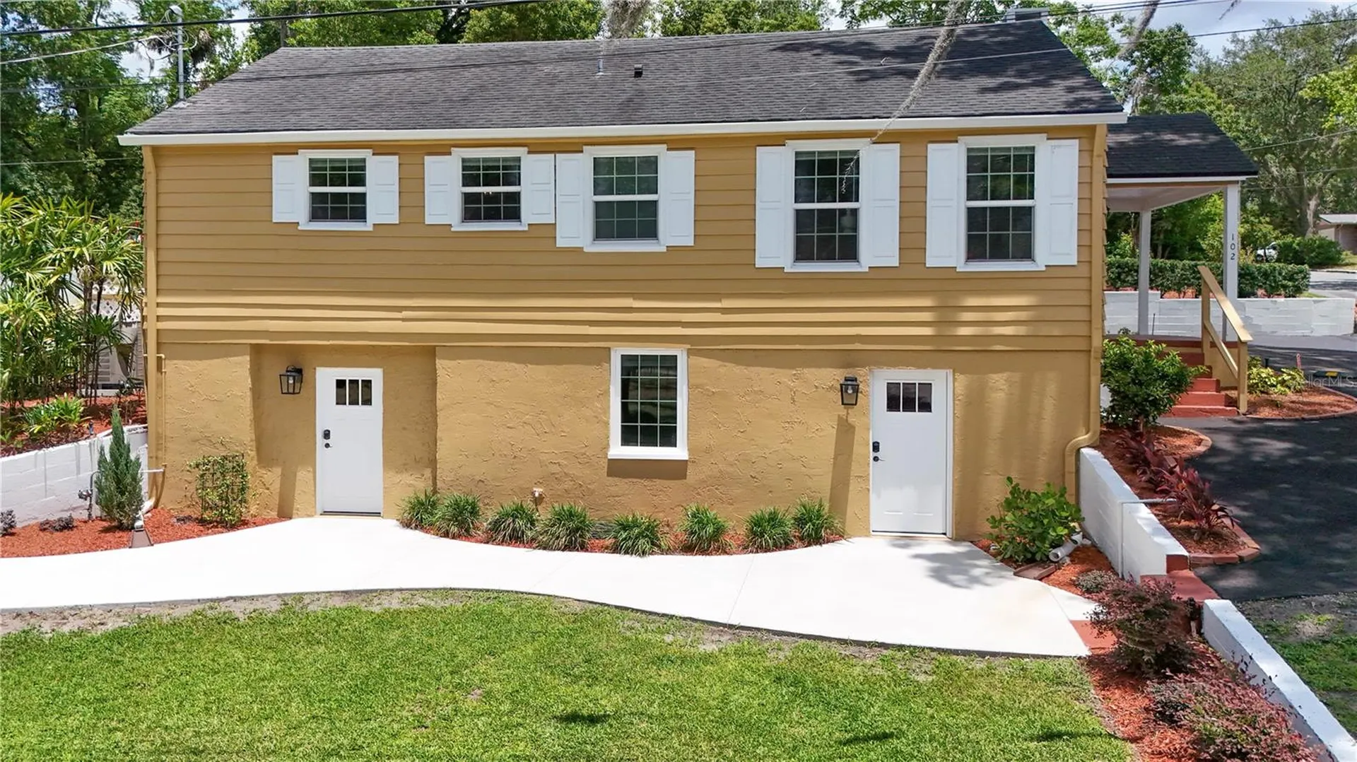 102 N Clayton Street Mount Dora FL 32757