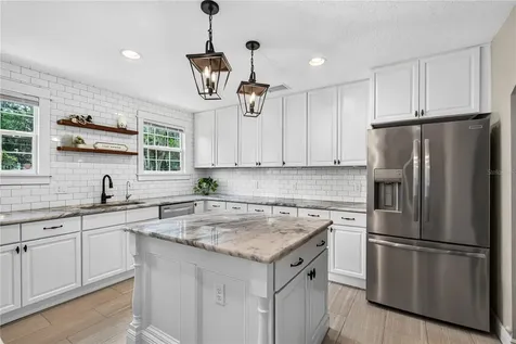102 N Clayton Street Mount Dora FL 32757
