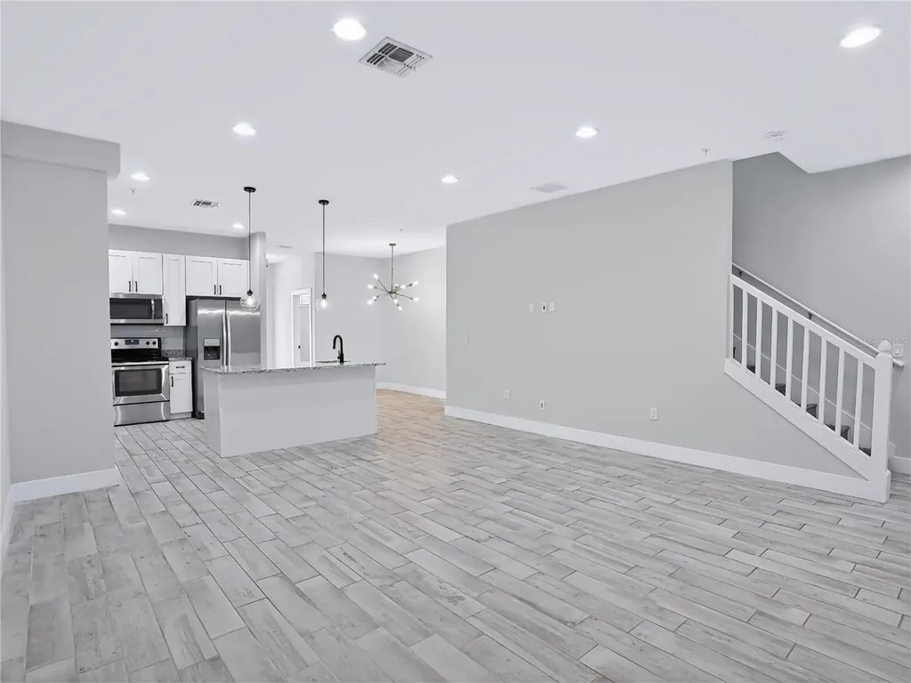 2233R E Kaley Avenue Orlando FL 32806