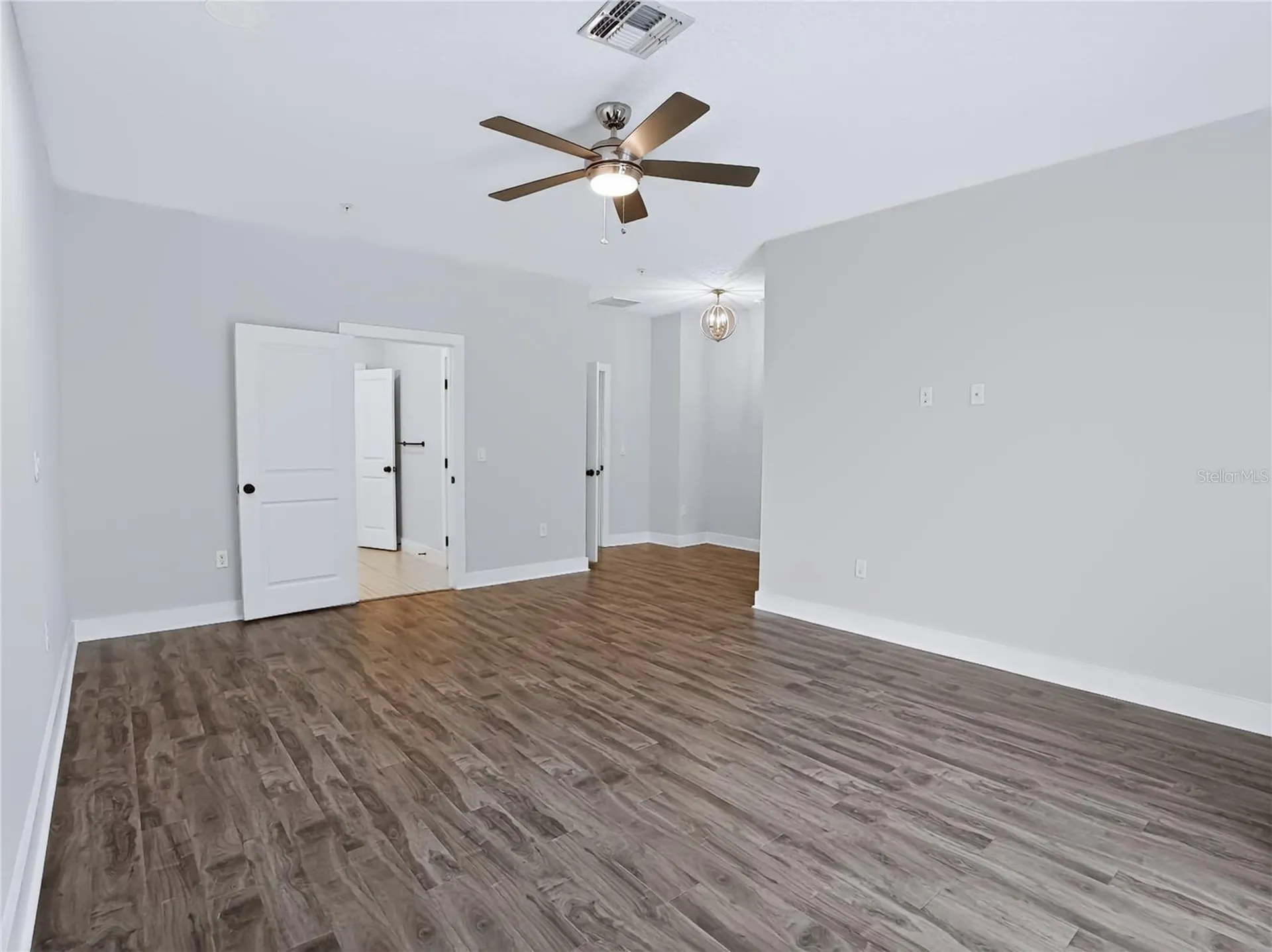 2233R E Kaley Avenue Orlando FL 32806