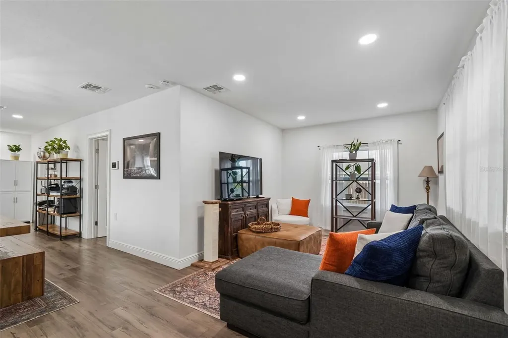 4339 58th Avenue N St Petersburg FL 33714
