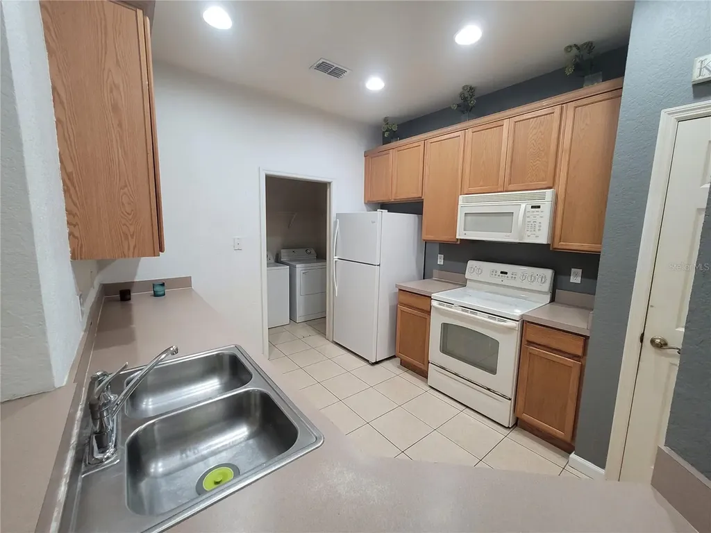 3321 Whitestone Circle Kissimmee FL 34741
