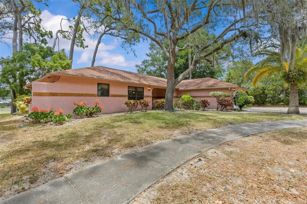 505 Village Oak Drive Tarpon Springs FL 34689