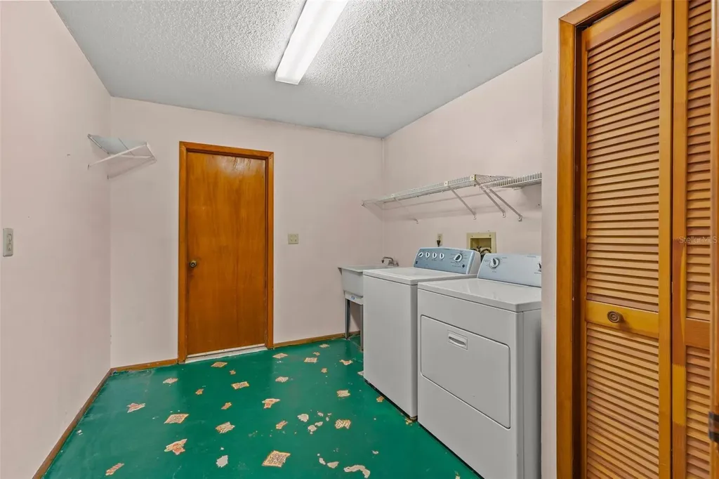 505 Village Oak Drive Tarpon Springs FL 34689