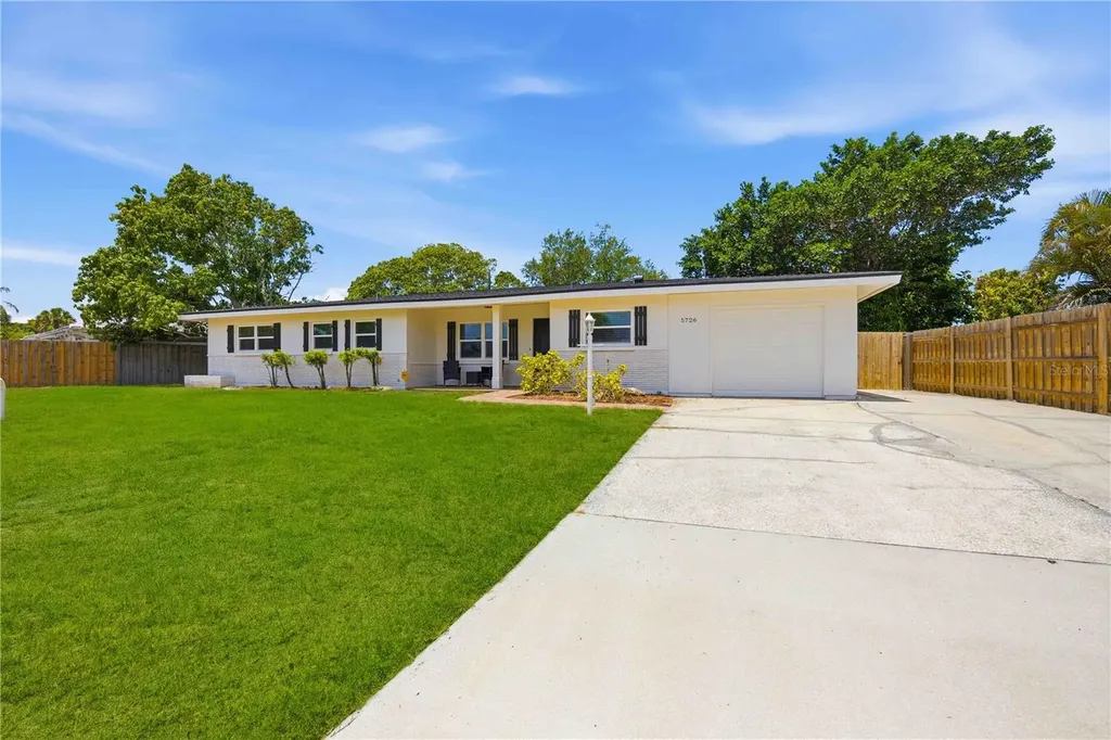 5726 Waneta Place Sarasota FL 34231
