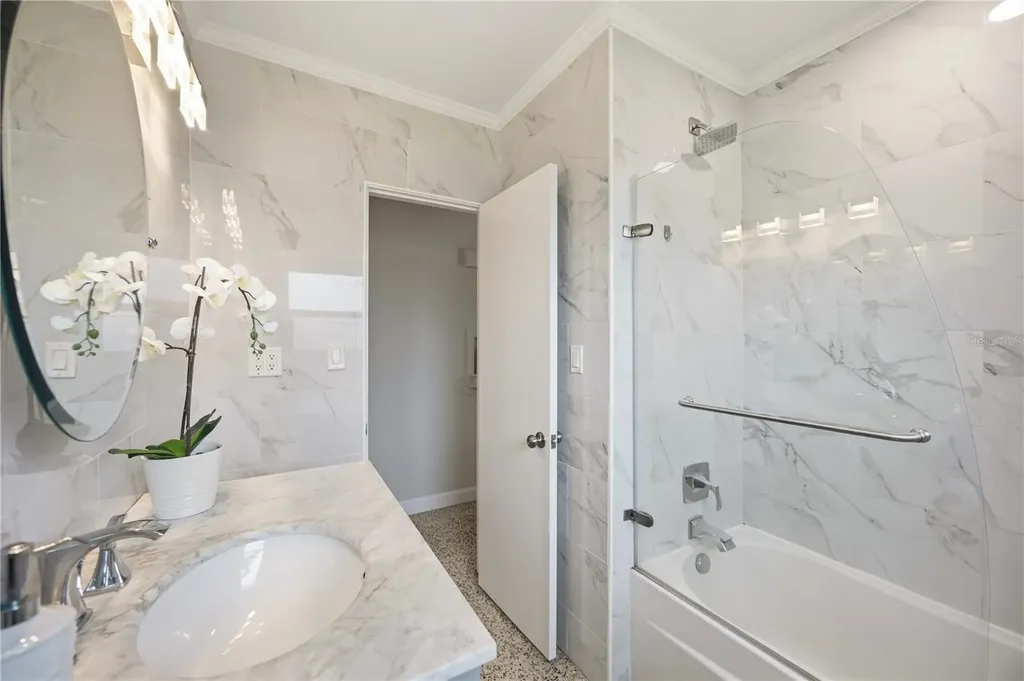 5726 Waneta Place Sarasota FL 34231