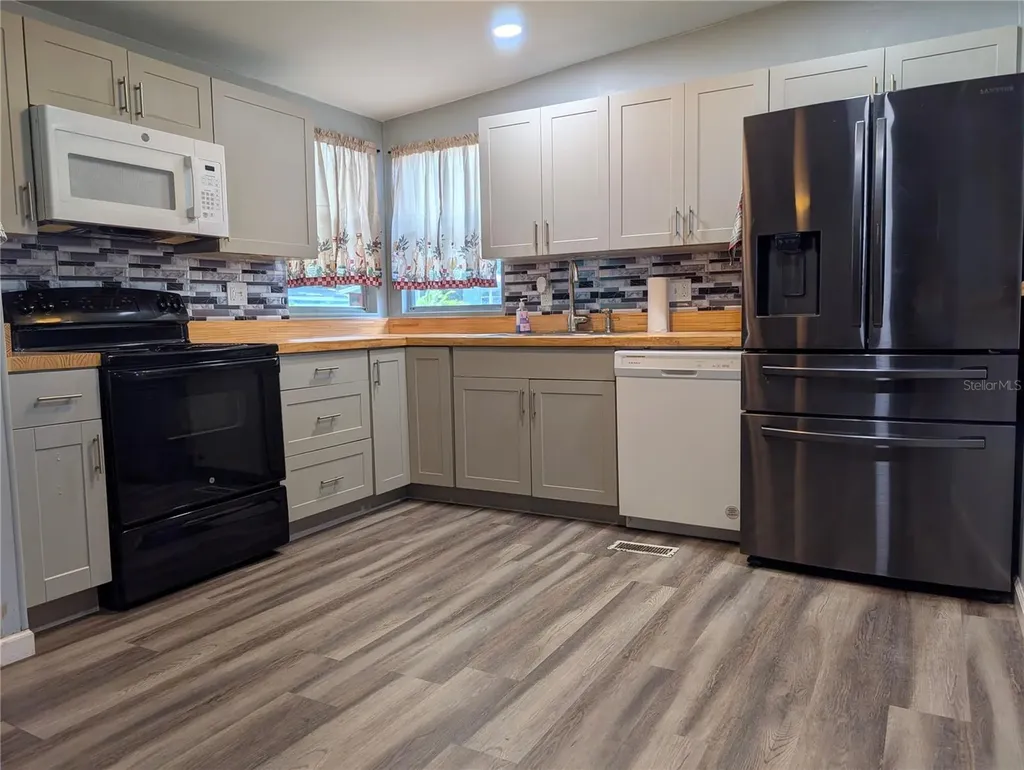 7111 142nd Avenue N Largo FL 33771
