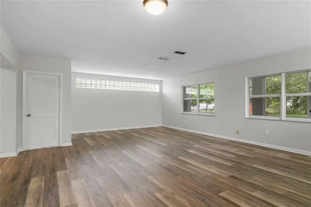 2910 W Price Avenue Tampa FL 33611
