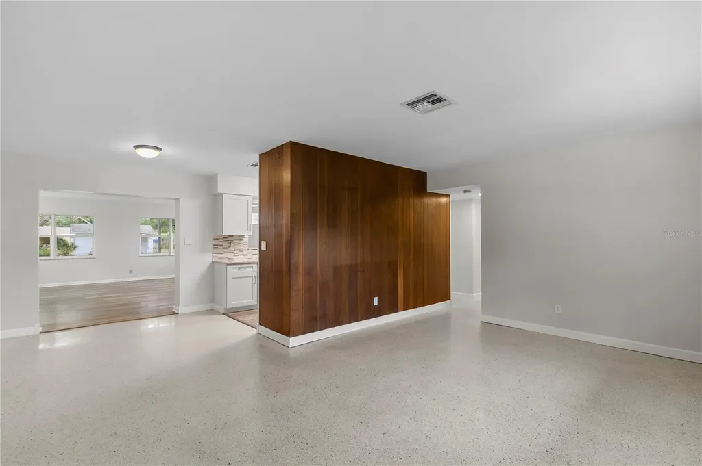 2910 W Price Avenue Tampa FL 33611