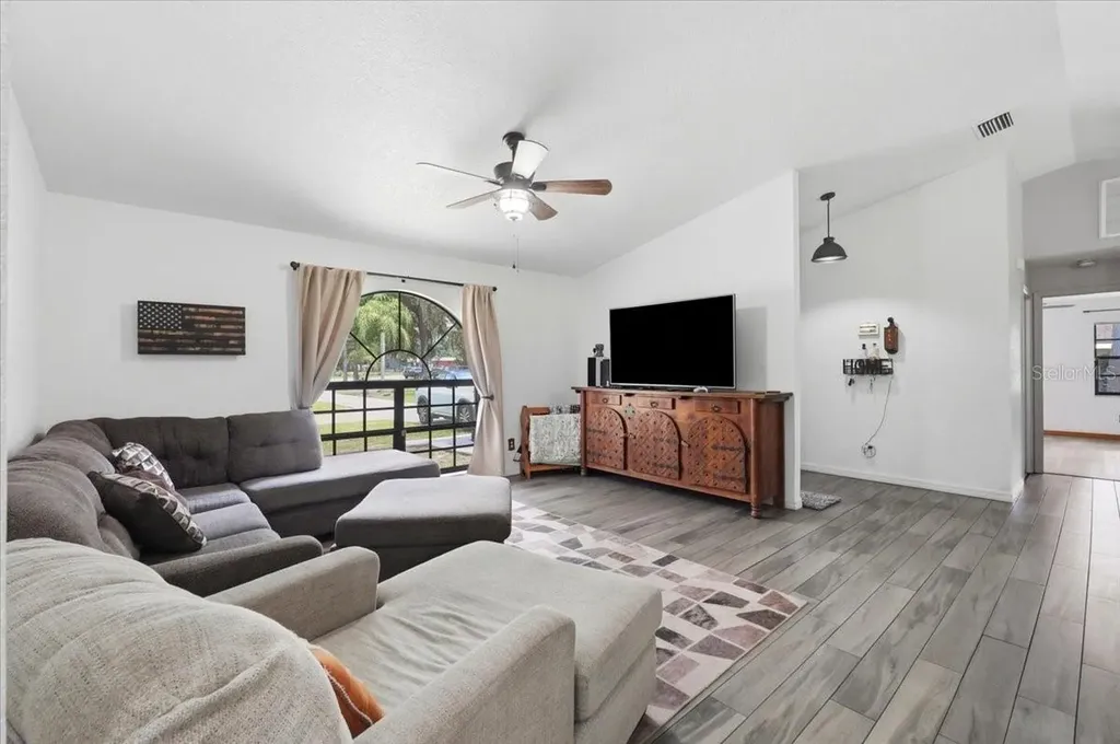 8636 Oakwood Drive Lakeland FL 33810