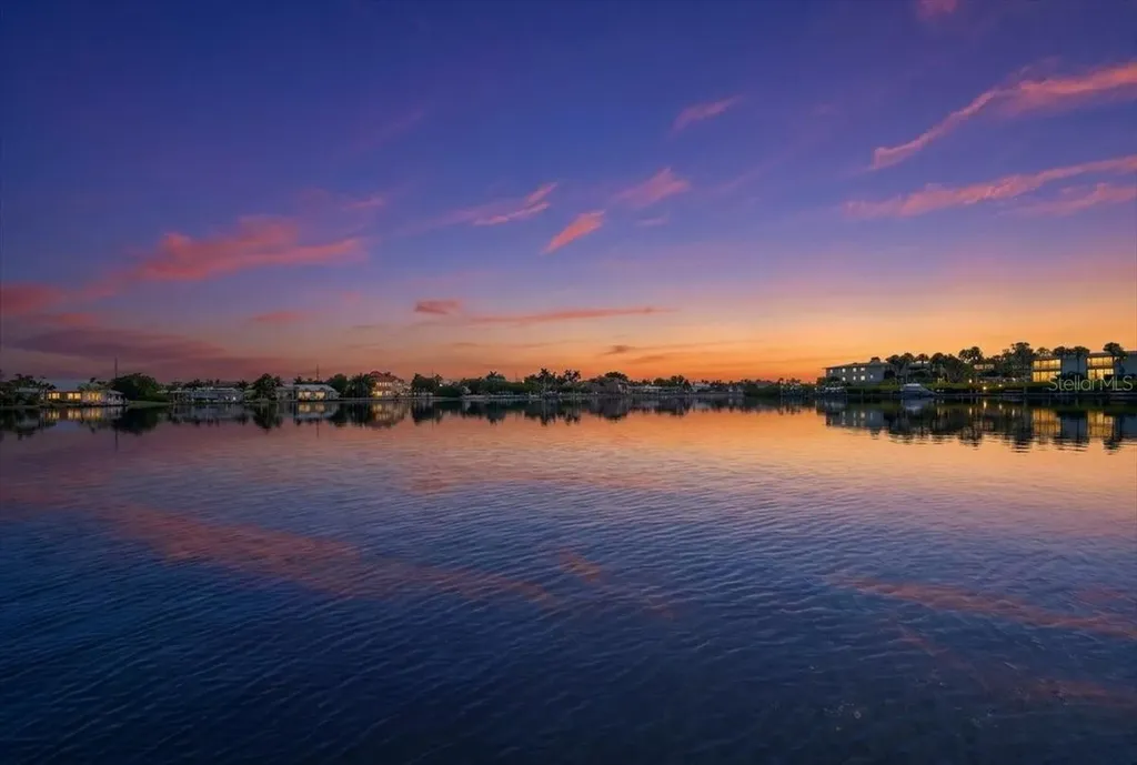 17 Seaside Court Holmes Beach FL 34217