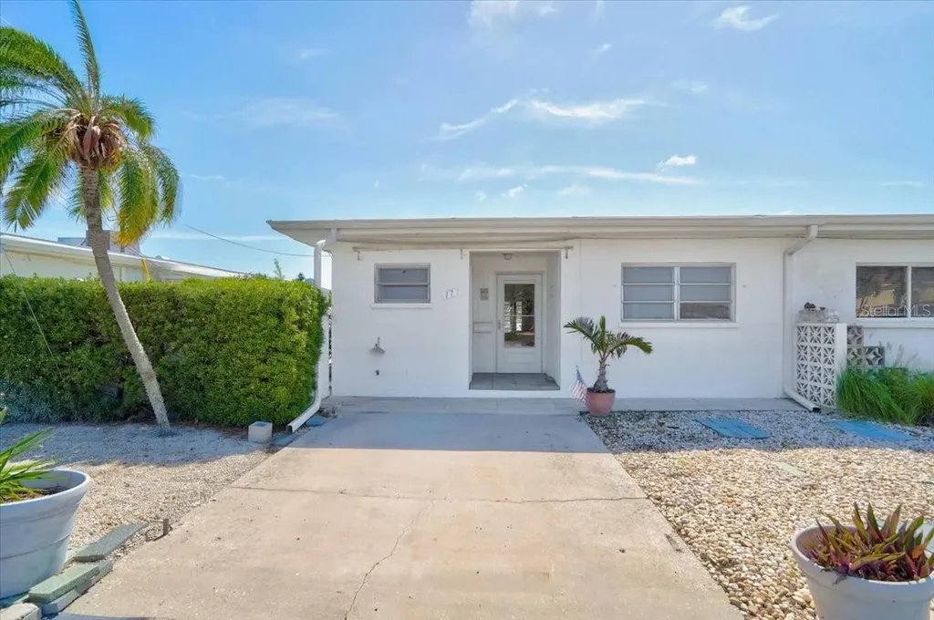 17 Seaside Court Holmes Beach FL 34217