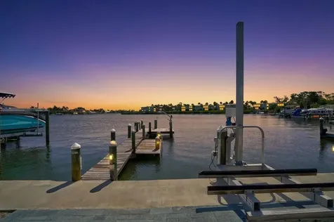 17 Seaside Court Holmes Beach FL 34217