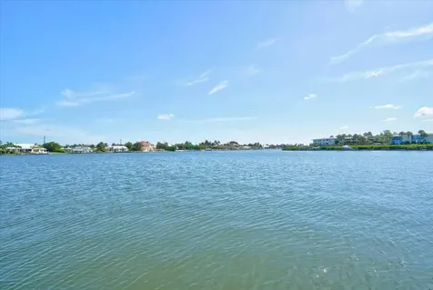 17 Seaside Court Holmes Beach FL 34217