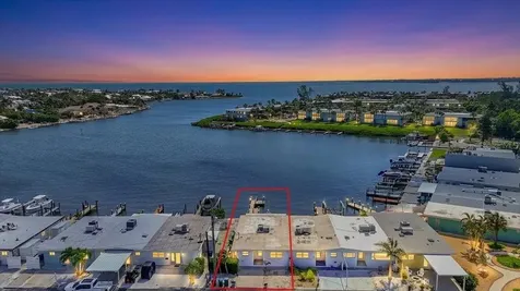 17 Seaside Court Holmes Beach FL 34217