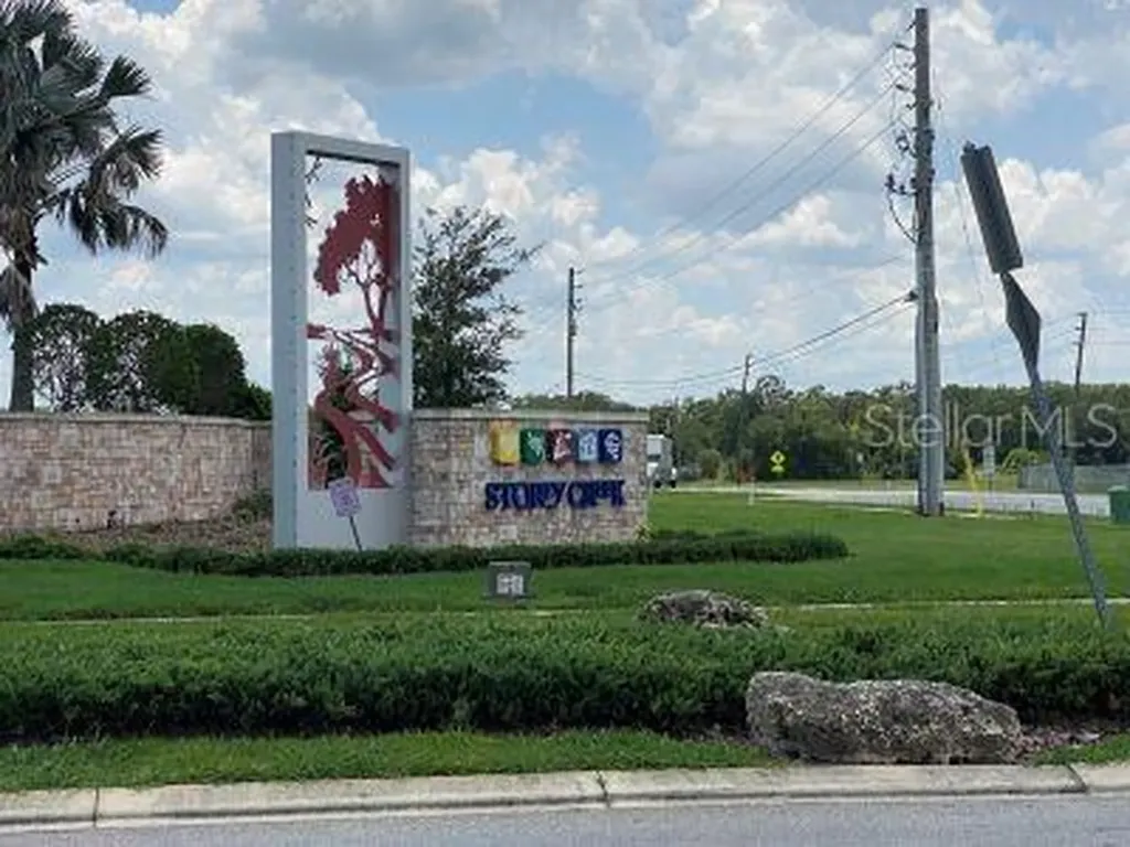 4258 Twisted Twig Bend Kissimmee FL 34746