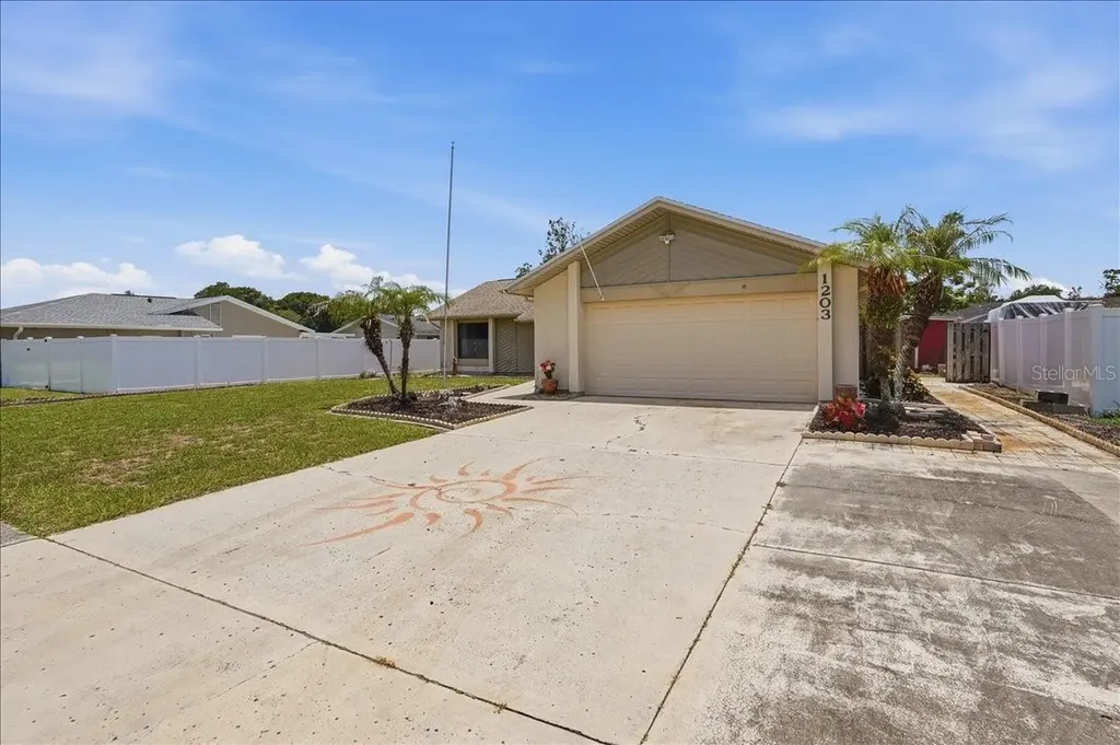 1203 W Redbud Street Plant City FL 33563