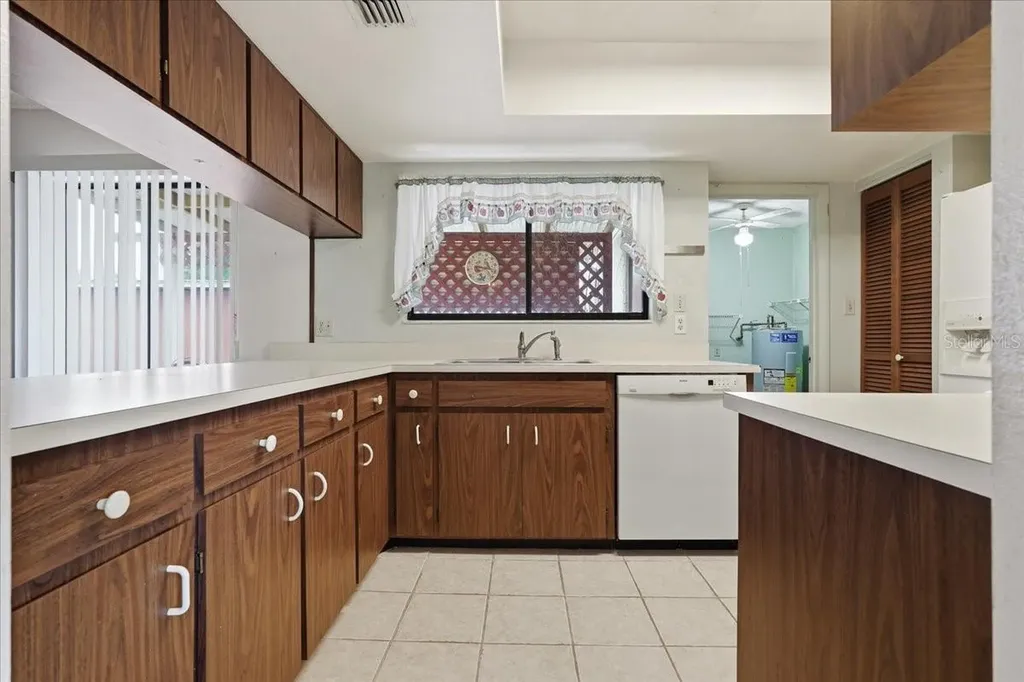 1203 W Redbud Street Plant City FL 33563