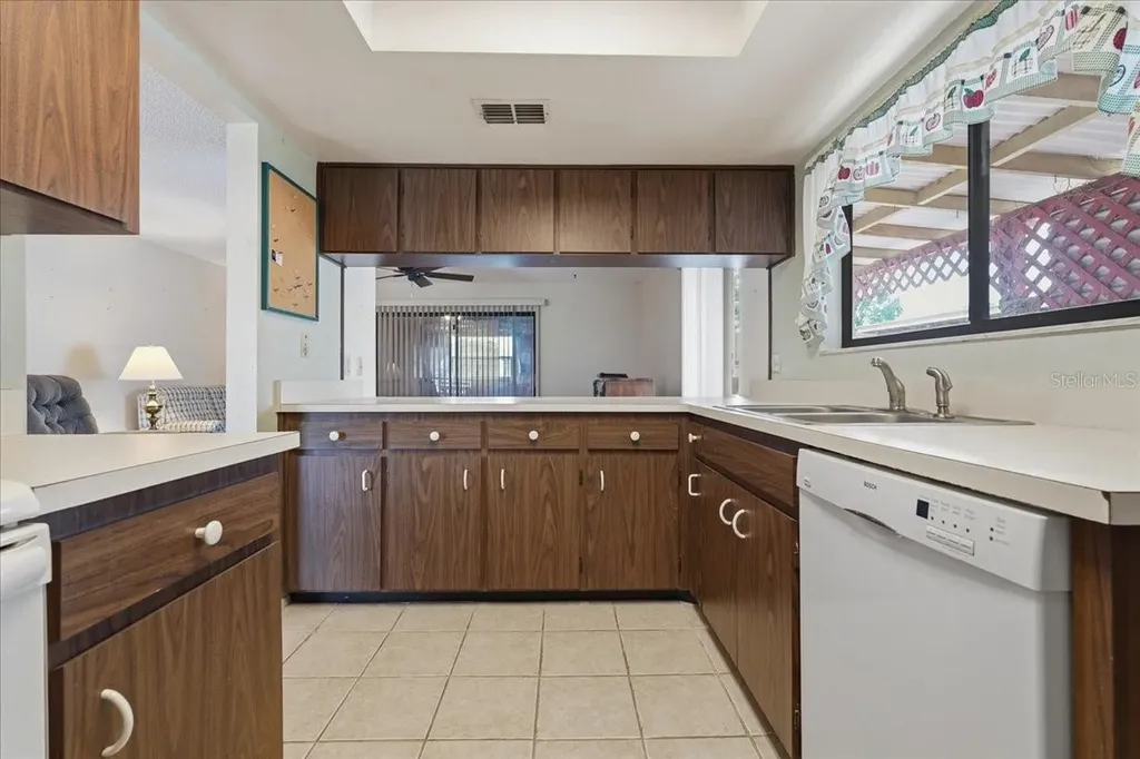 1203 W Redbud Street Plant City FL 33563