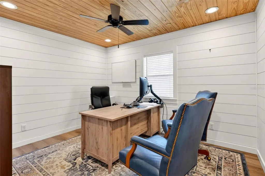 322 N Disston Avenue Tavares FL 32778
