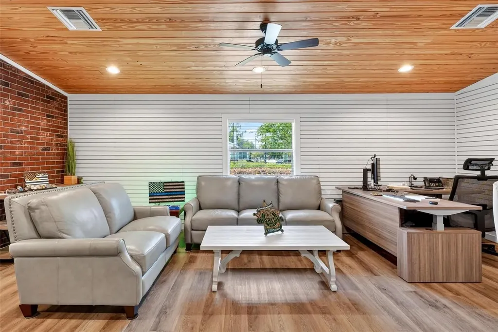 322 N Disston Avenue Tavares FL 32778