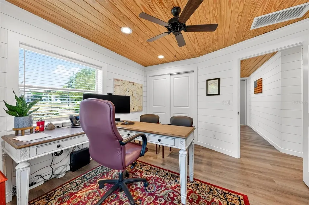 322 N Disston Avenue Tavares FL 32778