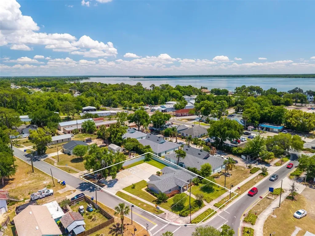 322 N Disston Avenue Tavares FL 32778