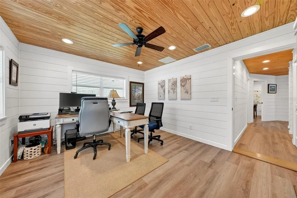 322 N Disston Avenue Tavares FL 32778