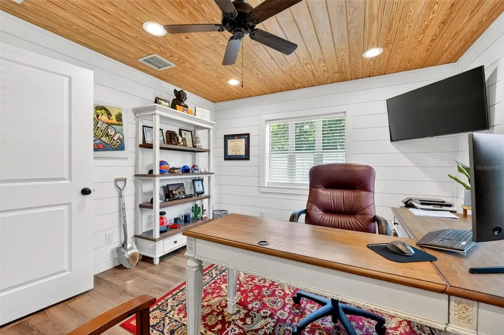 322 N Disston Avenue Tavares FL 32778