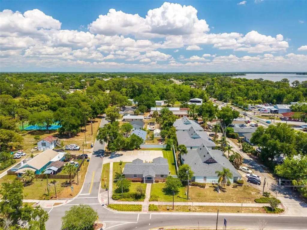322 N Disston Avenue Tavares FL 32778