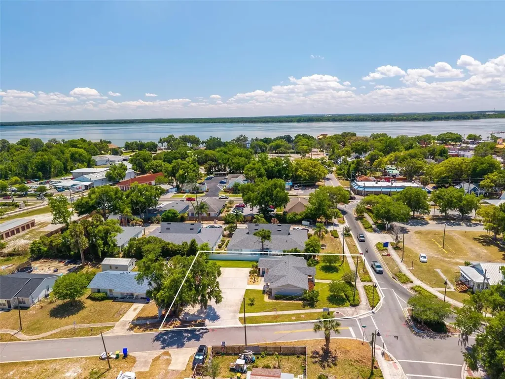 322 N Disston Avenue Tavares FL 32778