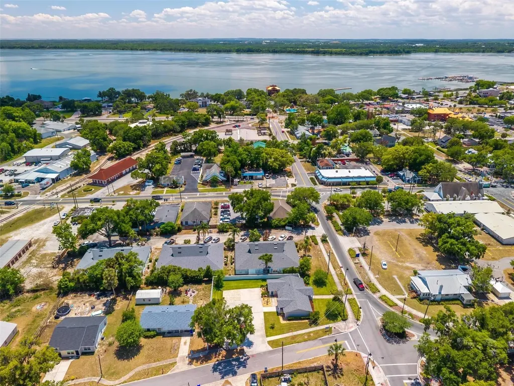 322 N Disston Avenue Tavares FL 32778