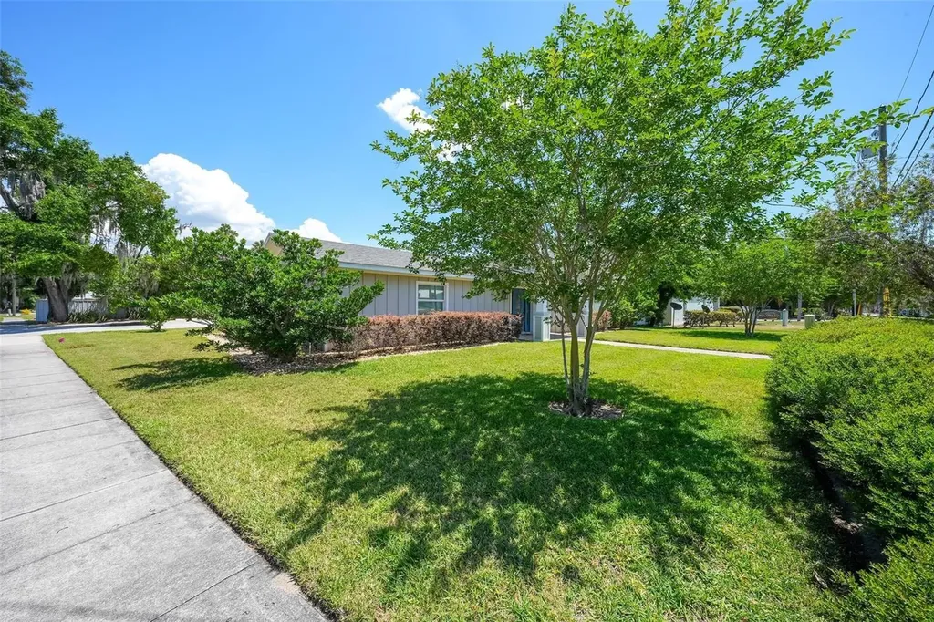 322 N Disston Avenue Tavares FL 32778