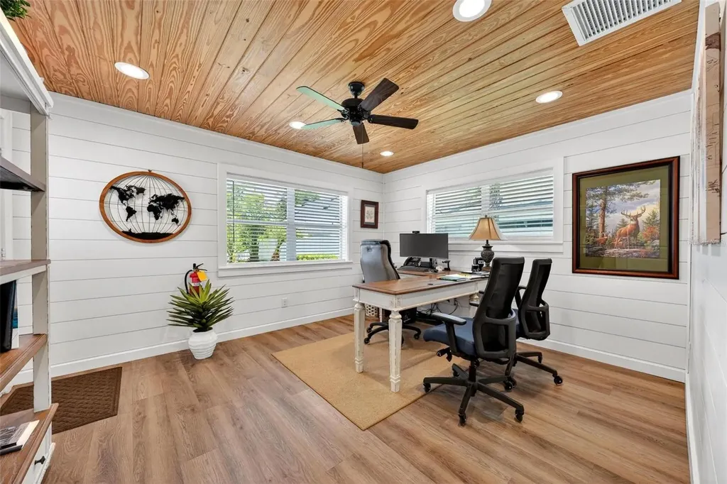 322 N Disston Avenue Tavares FL 32778
