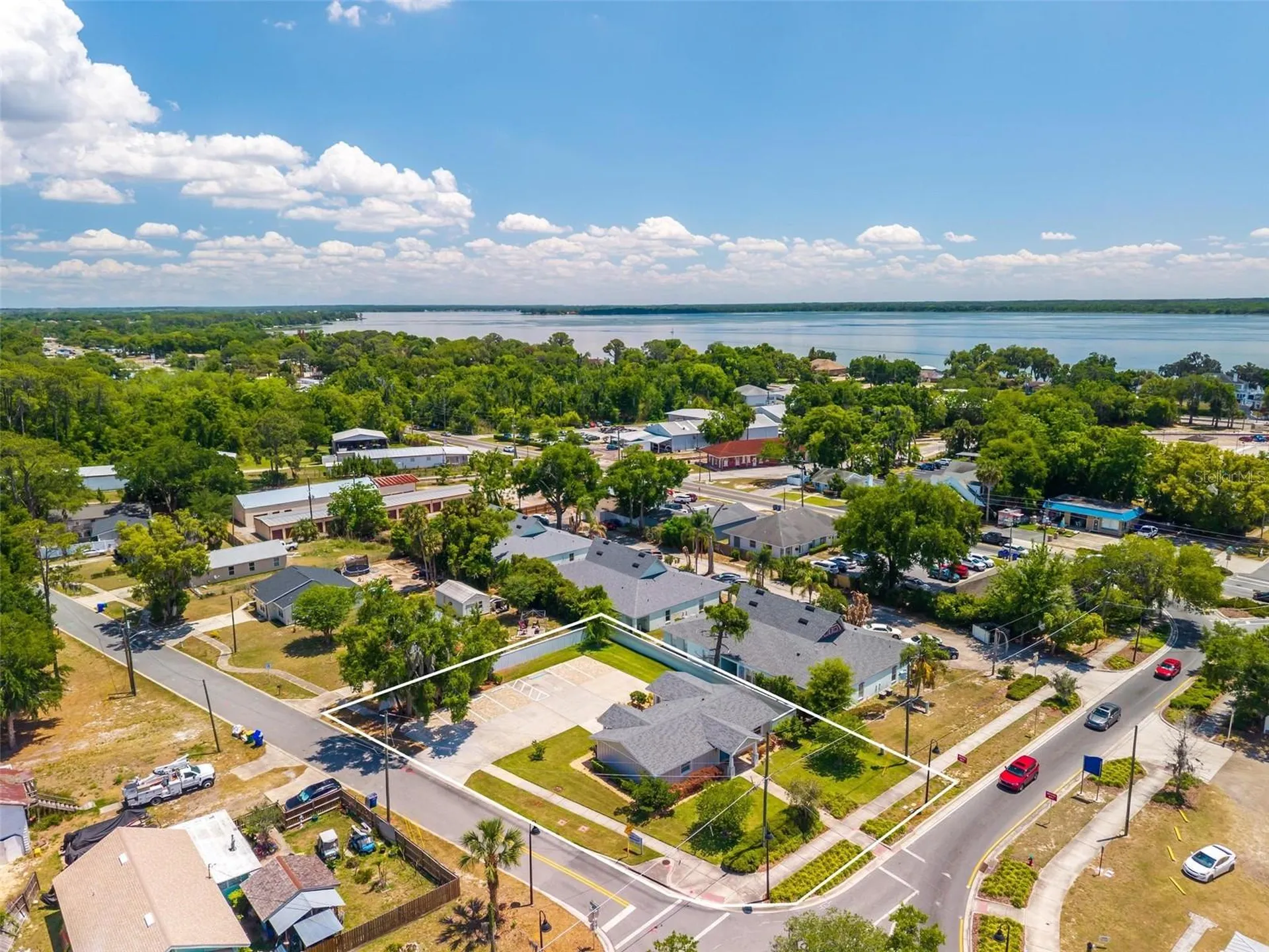 322 N Disston Avenue Tavares FL 32778