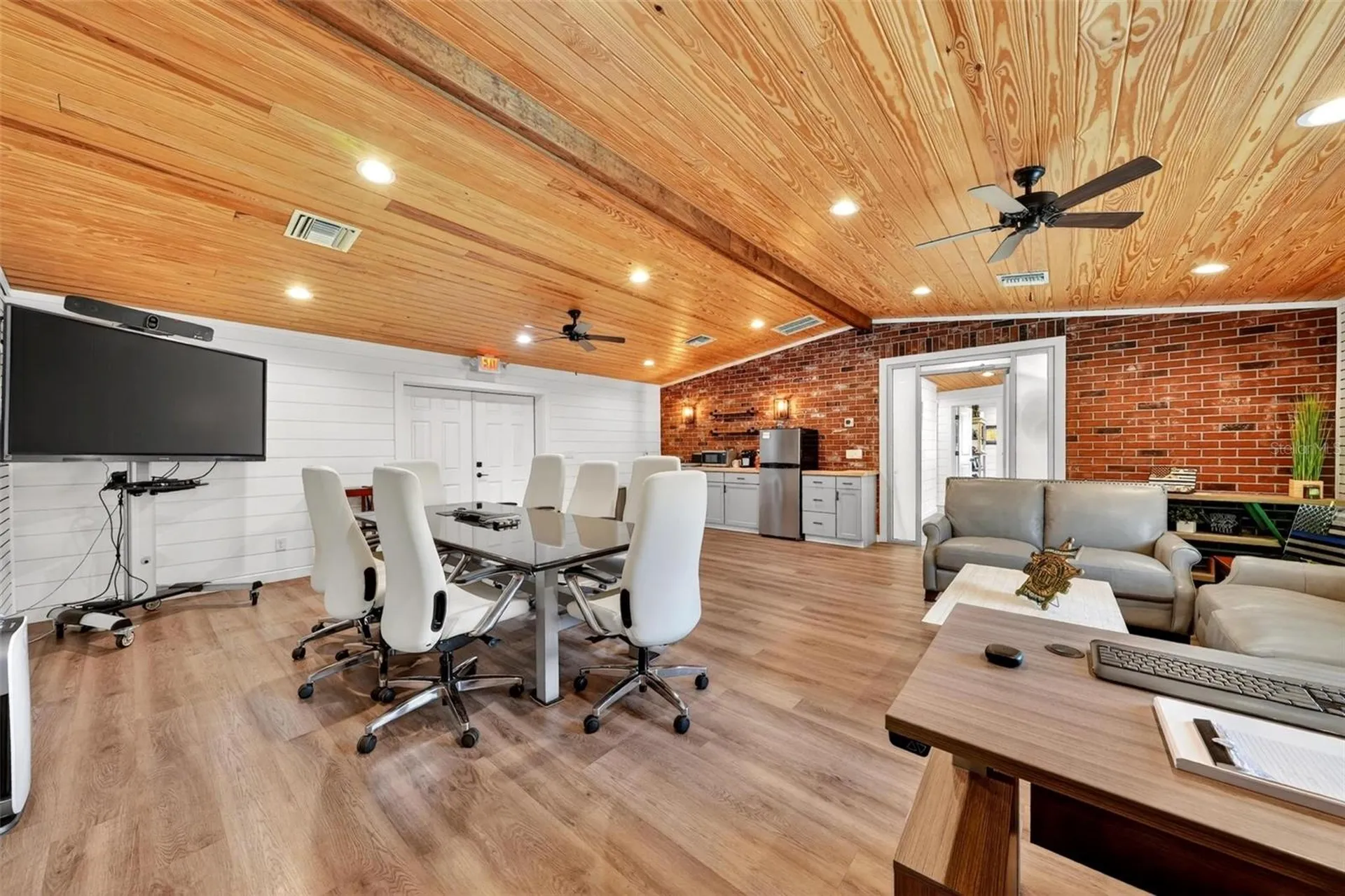 322 N Disston Avenue Tavares FL 32778