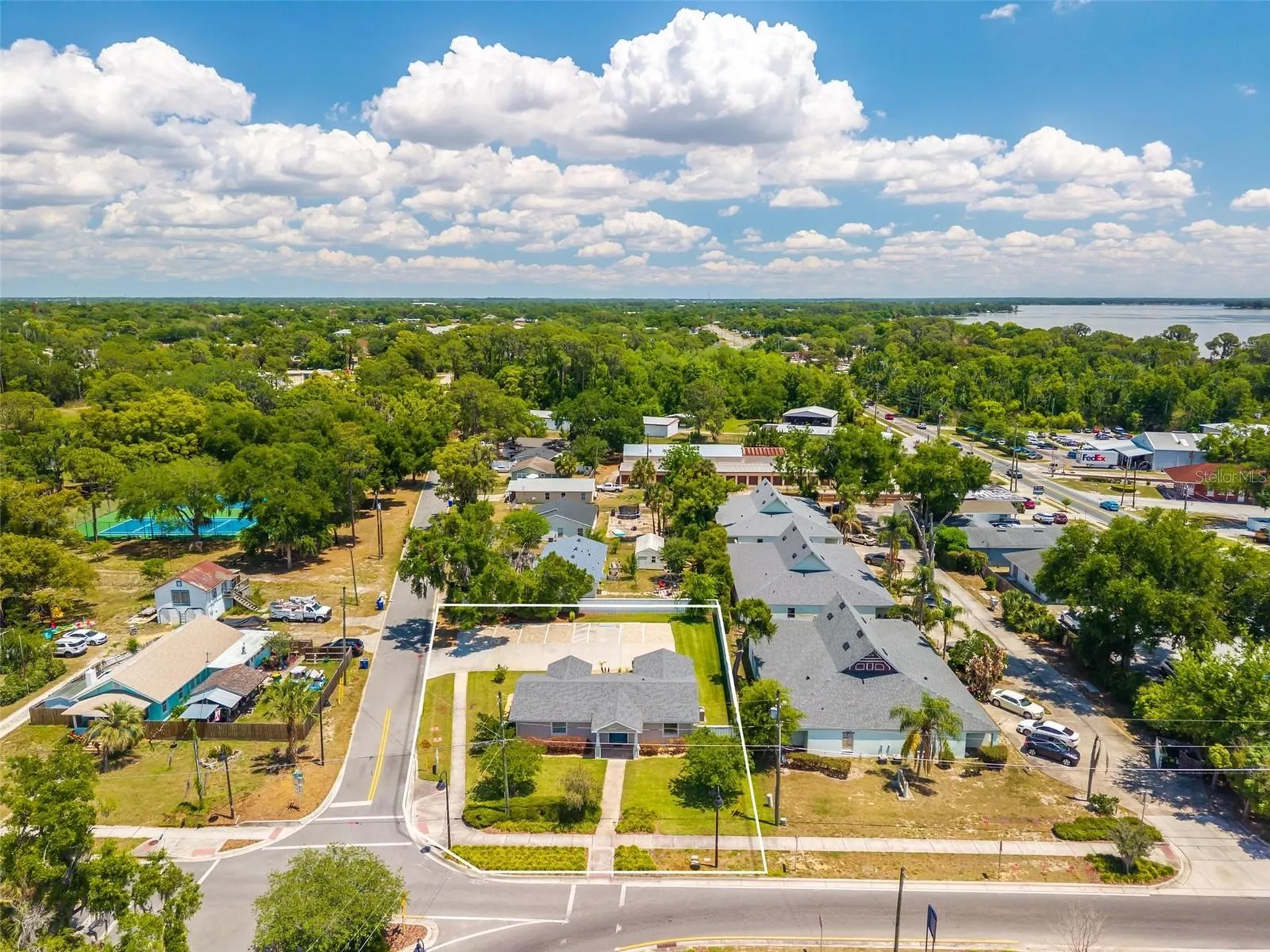 322 N Disston Avenue Tavares FL 32778