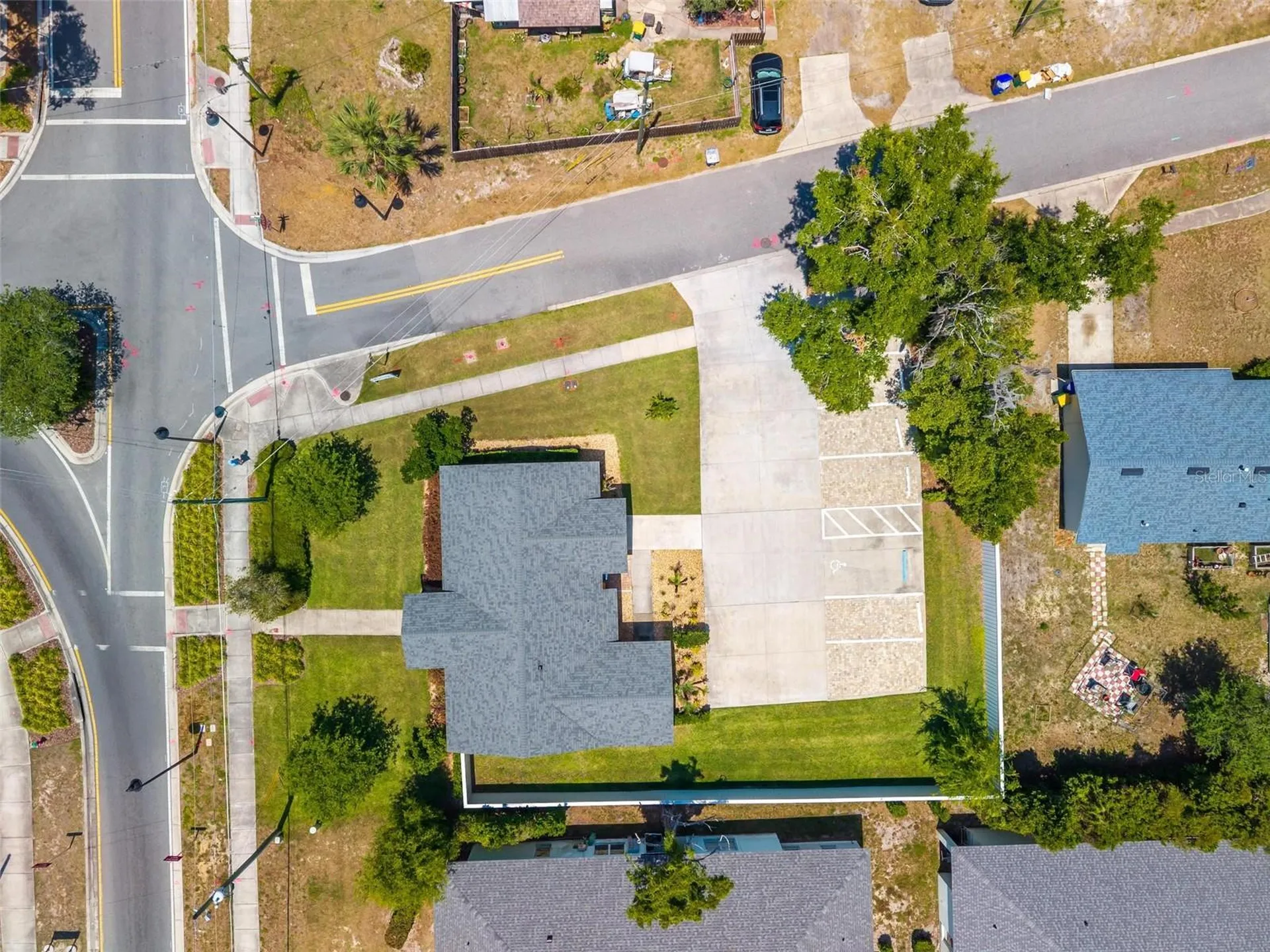 322 N Disston Avenue Tavares FL 32778