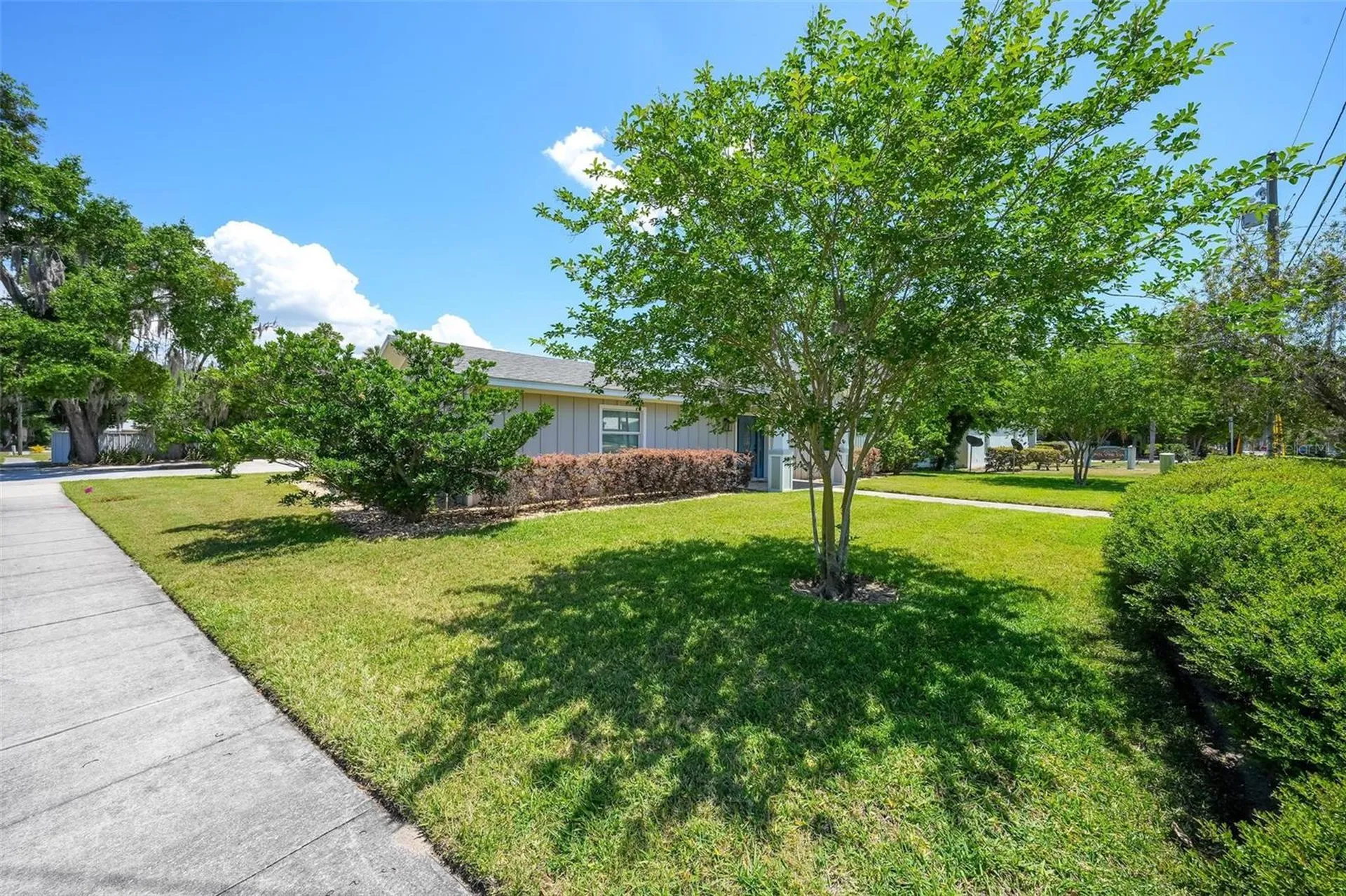 322 N Disston Avenue Tavares FL 32778