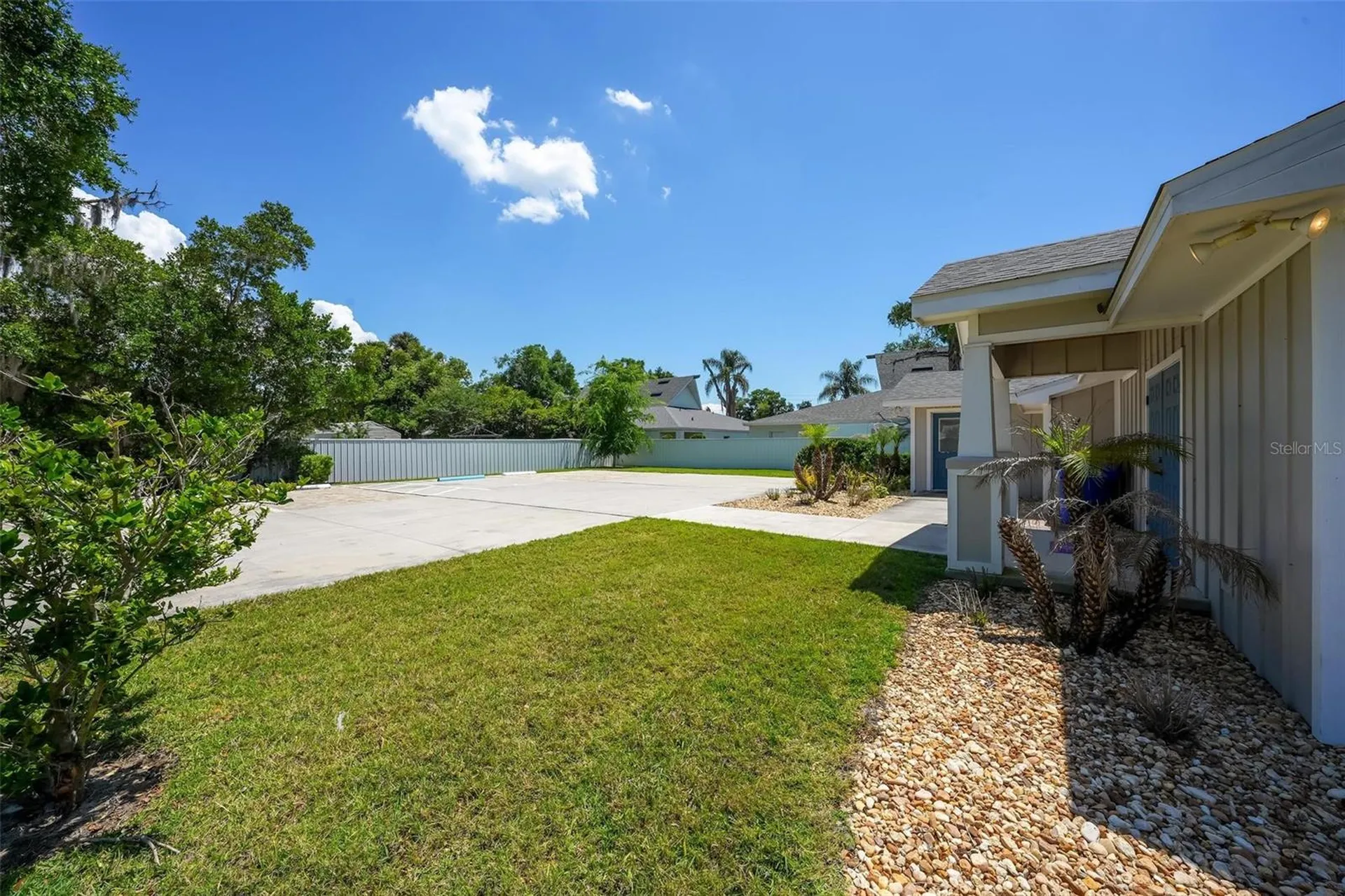 322 N Disston Avenue Tavares FL 32778