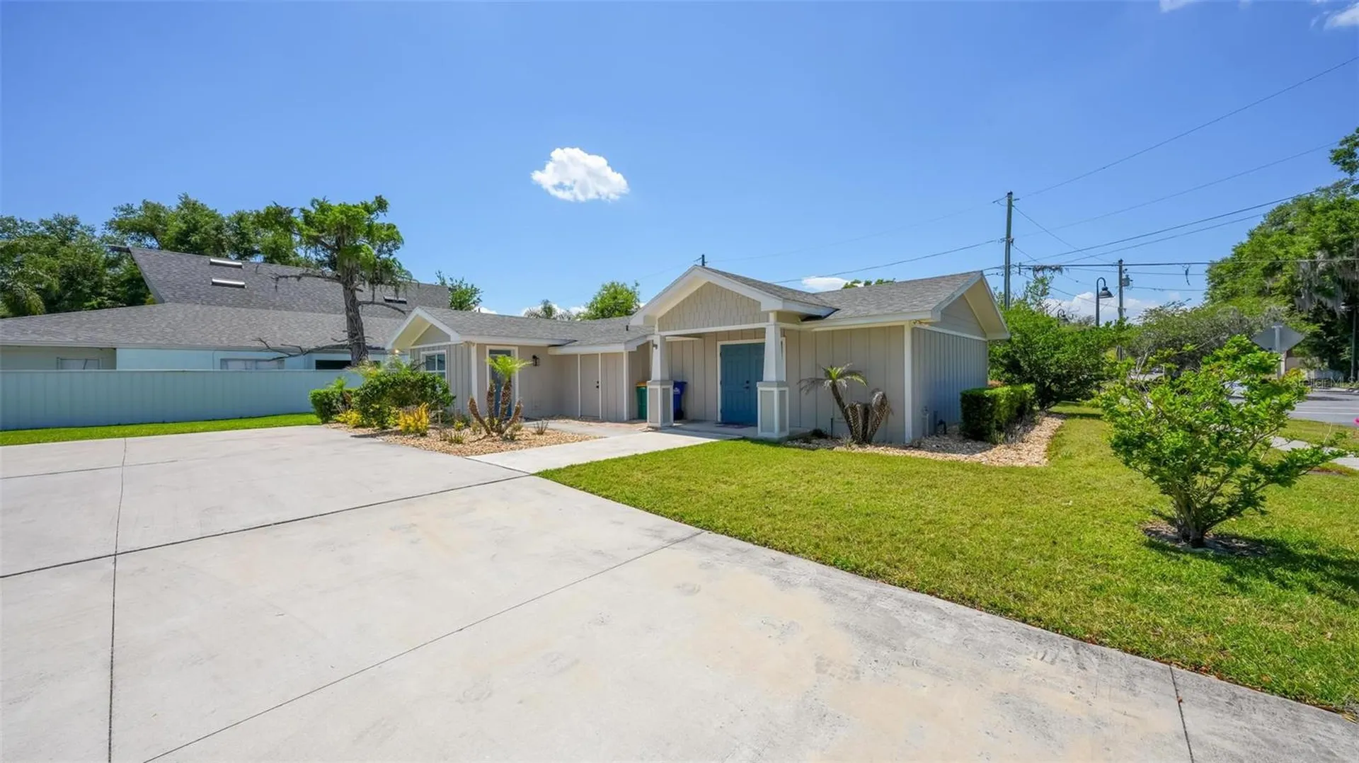 322 N Disston Avenue Tavares FL 32778