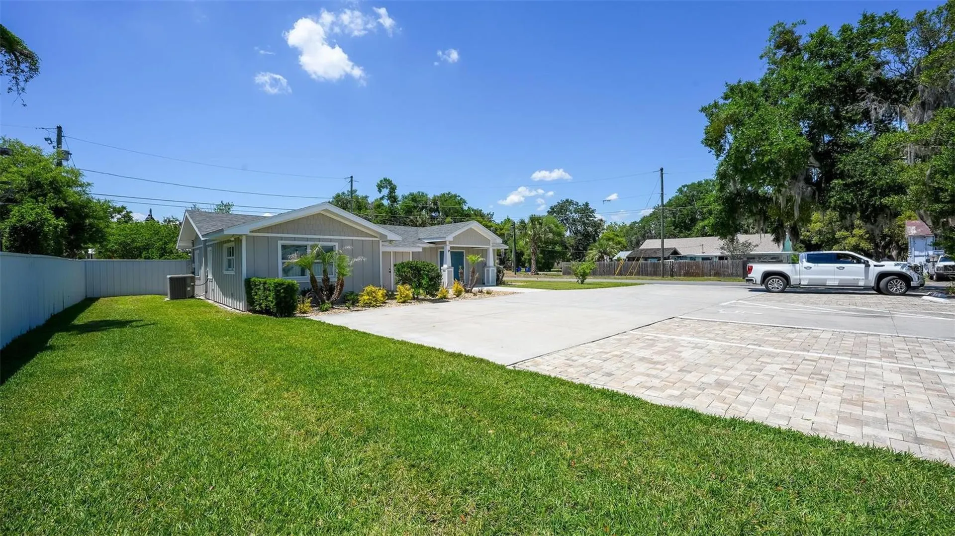 322 N Disston Avenue Tavares FL 32778